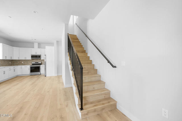 Detail Gallery Image 11 of 26 For 12323 Foxcroft Pl, Granada Hills,  CA 91344 - 3 Beds | 2/1 Baths