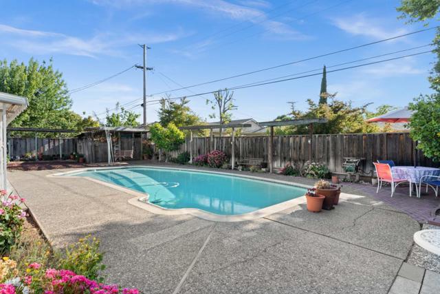 1607 Clarkspur Lane, San Jose CA: https://media.crmls.org/mediaz/6bca9609-e8b9-481f-b58c-7d24cbb25cfb.jpg