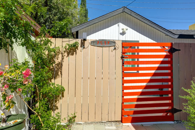 Detail Gallery Image 22 of 30 For 7539 Valaho Dr, Los Angeles,  CA 91042 - 3 Beds | 3 Baths