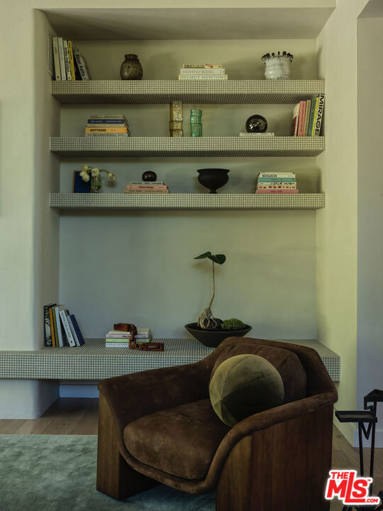 https://media.crmls.org/mediaz/6bcadcb9-e11f-4b27-a4cb-ae351dbbb404.jpg?preset=X-Large