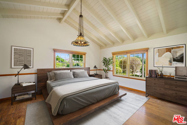 33269 Mulholland Highway, Malibu CA: https://media.crmls.org/mediaz/6bcb07f4-0f31-4856-839a-4bc200023a9d.jpg