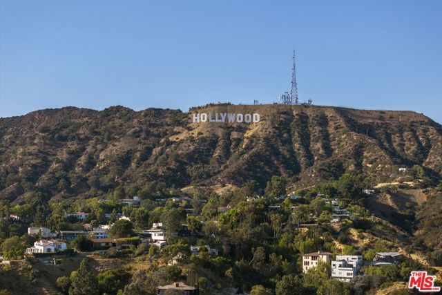 2980 Hollyridge Drive, Los Angeles CA: https://media.crmls.org/mediaz/6bcb1422-7984-4f8c-81cf-658d5d6fe5d9.jpg