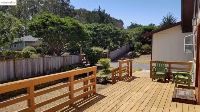 1400 Audubon AVE, Montara CA: https://media.crmls.org/mediaz/6bcb2b00-e227-4178-916f-78c3e32c669f.jpg