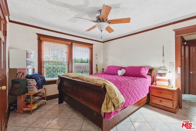 128 N St Andrews Place, Los Angeles CA: https://media.crmls.org/mediaz/6bcb7fac-87b9-4465-bc8c-ee77d824da99.jpg