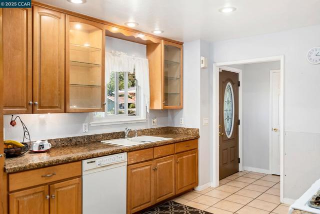 1216 Sherlock Way, Concord CA: https://media.crmls.org/mediaz/6bcb88c7-9d7d-4323-b0e4-c26e4d4c489b.jpg
