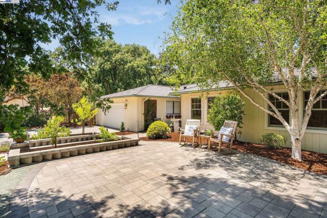 20 Donna Ln, Danville CA: https://media.crmls.org/mediaz/6bcc79b2-3784-4a53-870f-3c02aa6a106d.jpg
