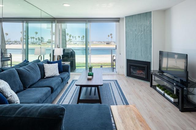 3750 Bayside Walk, San Diego CA: https://media.crmls.org/mediaz/6bcd0356-71f9-4914-9b81-659456a8d3db.jpg