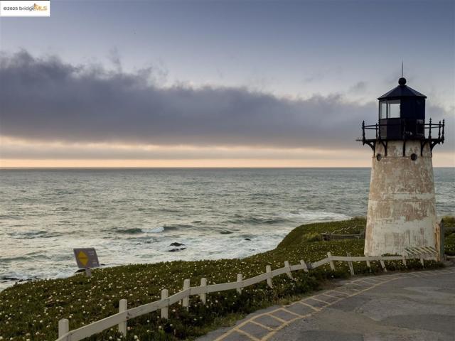 1400 Audubon AVE, Montara CA: https://media.crmls.org/mediaz/6bcd39d2-f2a9-4132-98e1-0b831c609883.jpg