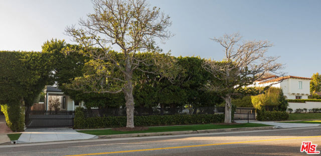 Image 22 of 24 For 13857 Sunset Boulevard