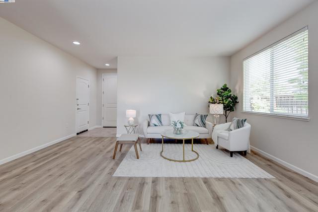 2528 AMANTEA WAY, Dublin CA: https://media.crmls.org/mediaz/6bce0836-846a-40f2-9e5f-889ece1d204c.jpg