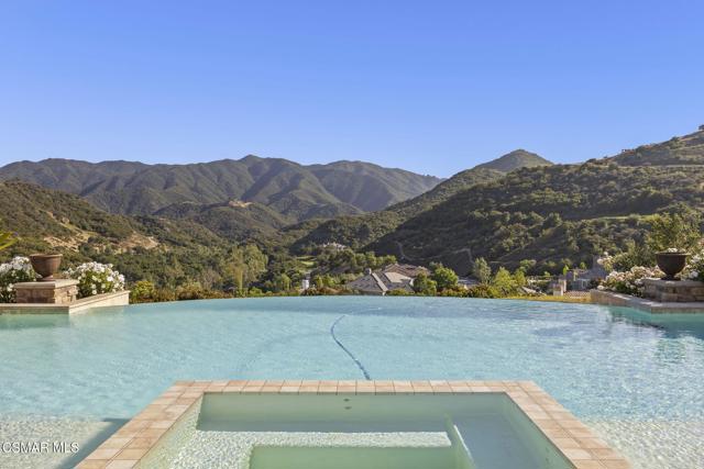 82 Queens Garden Drive, Thousand Oaks CA: https://media.crmls.org/mediaz/6bce13d4-0333-4cfe-85bd-74e964e4570a.jpg