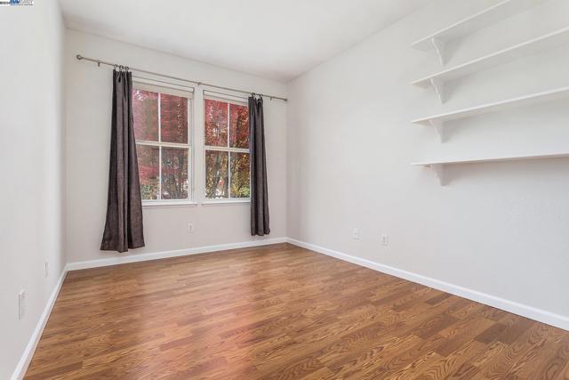 Image 17 of 33 For 505 Blackstone Ct