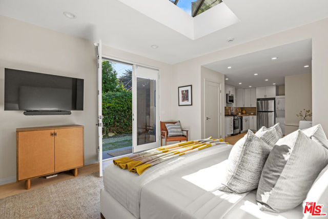 2329 Manning Avenue, Los Angeles CA: https://media.crmls.org/mediaz/6bce2d67-cf7b-4088-91c2-32bfebab6e9b.jpg