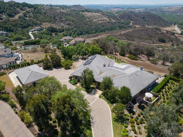 6095 Lake Vista Drive, Bonsall CA: https://media.crmls.org/mediaz/6bce37d3-bd4e-42c4-8163-73213a9ffaed.jpg