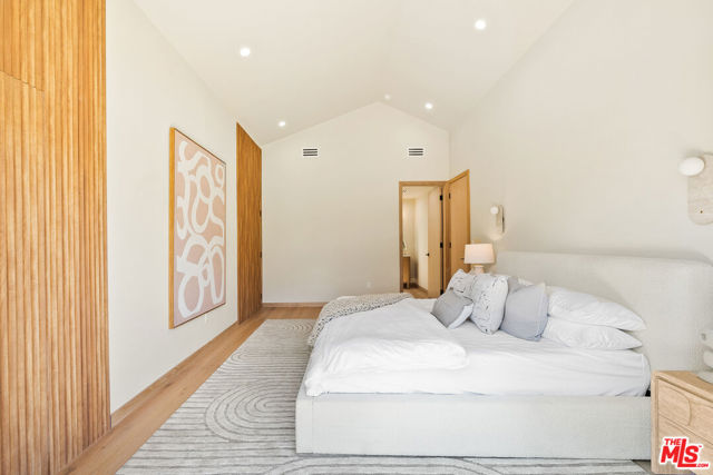 14742 Weddington Street, Sherman Oaks CA: https://media.crmls.org/mediaz/6bce3a69-a825-478a-b1bb-d32f941f4481.jpg