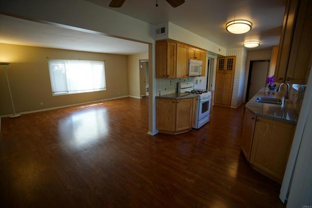 1521 Malta Avenue, Chula Vista CA: https://media.crmls.org/mediaz/6bce4053-5184-4c5a-bc56-dd91489ed6d7.jpg