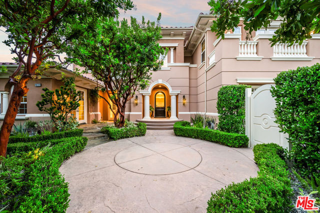 26722 Provence Drive, Calabasas CA: https://media.crmls.org/mediaz/6bce4e22-1eeb-4c90-b050-0691ba8fcac5.jpg