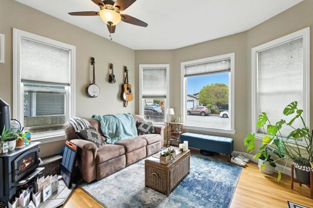 575 Myrtle Street, Half Moon Bay CA: https://media.crmls.org/mediaz/6bce72bb-6769-4e69-a68e-6eefc8308668.jpg