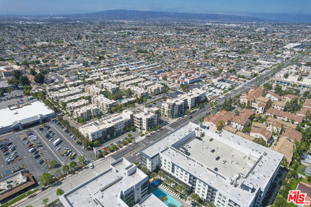 552 E Carson Street, Carson CA: https://media.crmls.org/mediaz/6bcea91e-275e-407f-a124-337799d66eeb.jpg