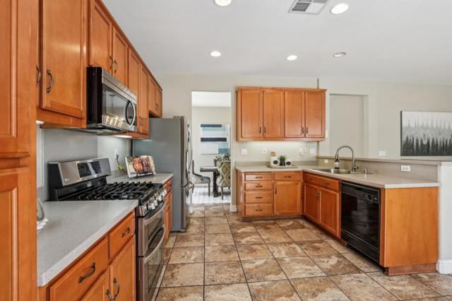 1460 Kyle Court, Tracy CA: https://media.crmls.org/mediaz/6bcfa2eb-426d-479a-b5e9-2cef5be72d46.jpg