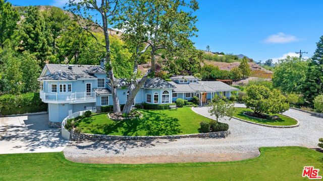 33269 Mulholland Highway, Malibu CA: https://media.crmls.org/mediaz/6bd00906-1ccd-48e1-b252-01c0193adbf3.jpg