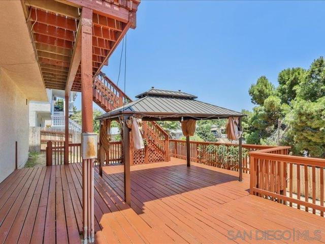 1277 Glencoe Dr, San Diego CA: https://media.crmls.org/mediaz/6bd023a3-fe53-490e-a48e-4dd593c80688.jpg