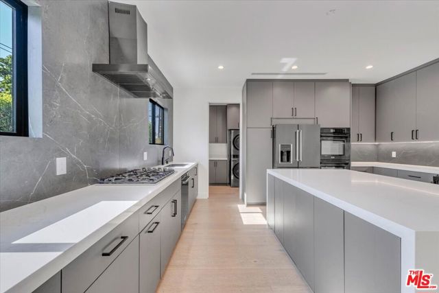 5456 Hazeltine Avenue, Sherman Oaks CA: https://media.crmls.org/mediaz/6bd03a2c-97e5-4693-9c5d-7c3c8f7f881f.jpg