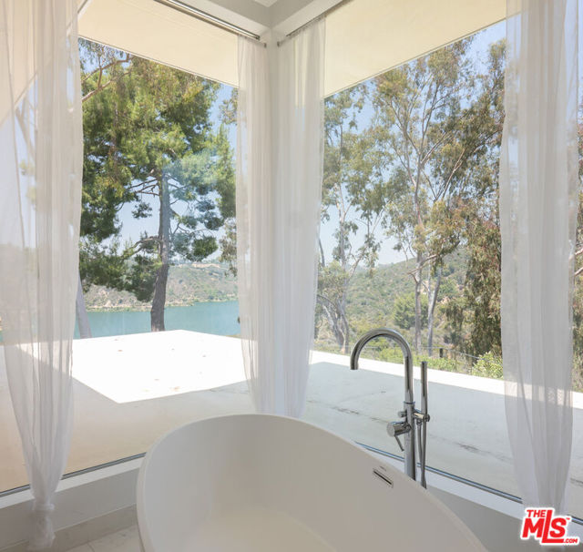 1920 Rial Lane, Los Angeles CA: https://media.crmls.org/mediaz/6bd05e17-3397-499c-93e4-7fe6f8a9f45f.jpg
