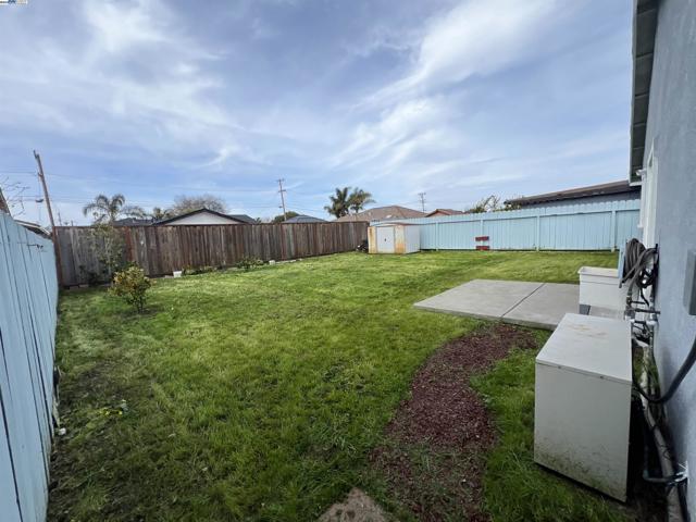 6223 Dairy Ave, Newark CA: https://media.crmls.org/mediaz/6bd13764-ae75-4b5c-9512-7c9e376e46a0.jpg