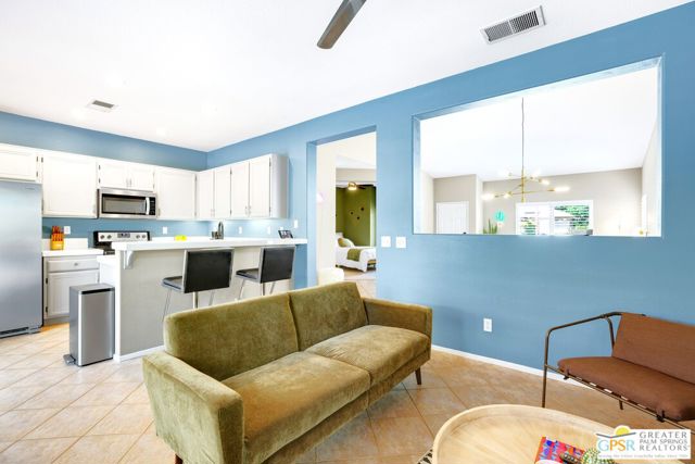 2162 Shannon Way, Palm Springs CA: https://media.crmls.org/mediaz/6bd18eb9-4387-4a0b-a7d4-5eb48c7fb1a9.jpg