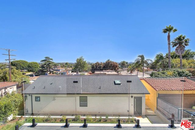 4516 W 63rd Street, Los Angeles CA: https://media.crmls.org/mediaz/6bd21670-9b10-469d-892a-9ef9b6ac4aca.jpg