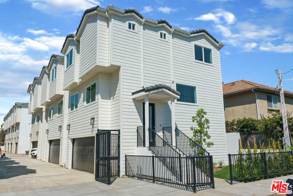 14652 W Sara Lane, Panorama City, CA 91402
