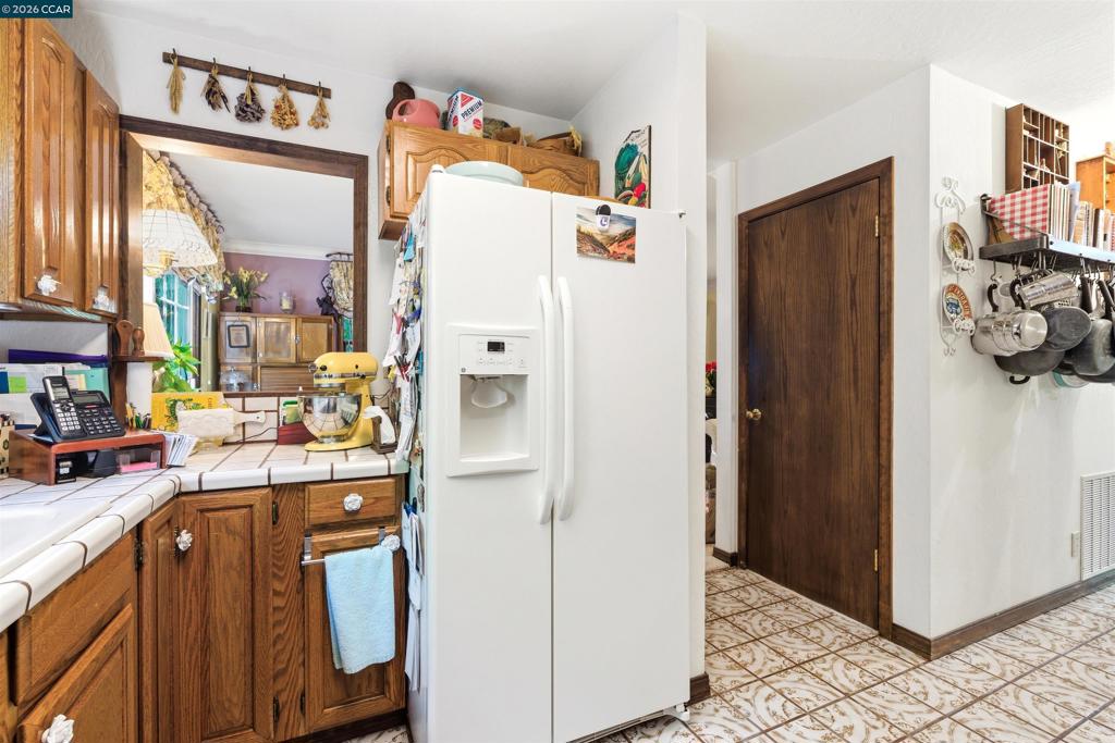 https://media.crmls.org/mediaz/6bd26a16-3999-4c0d-9e09-615a842ab246.jpg?preset=X-Large