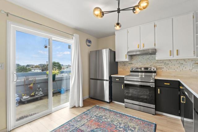 3095 Marina Drive, Marina CA: https://media.crmls.org/mediaz/6bd2c101-7300-465b-9523-5c9a94756cbc.jpg