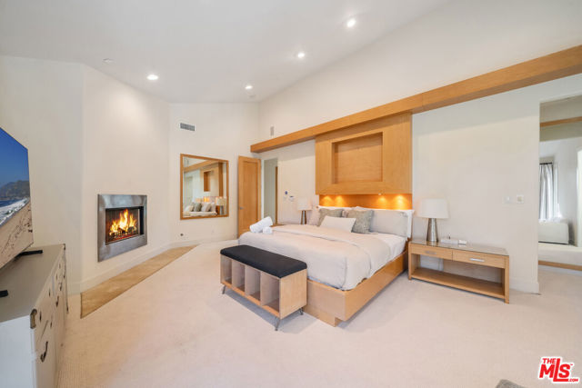 10148 Angelo Circle, Beverly Hills CA: https://media.crmls.org/mediaz/6bd30733-980a-40e2-8913-157fcc27ae5e.jpg