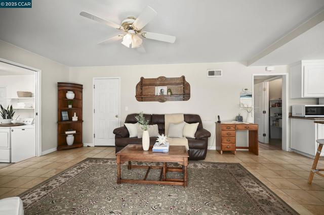 3701 Sattler Dr, Concord CA: https://media.crmls.org/mediaz/6bd315cf-73a3-45de-8744-5f077f328a73.jpg
