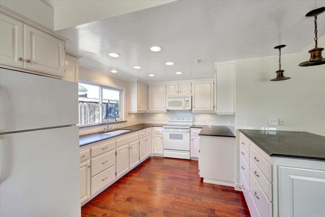 Detail Gallery Image 5 of 24 For 2754 Inverness Dr, Carlsbad,  CA 92010 - 3 Beds | 2 Baths