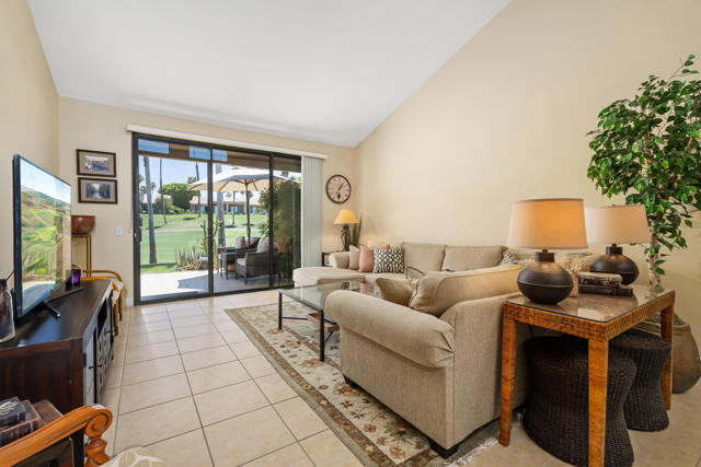 76237 Impatiens Circle, Palm Desert CA: https://media.crmls.org/mediaz/6bd349b9-9434-492c-b2fe-e7ebc64b7169.jpg