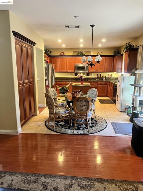 7 Kevin Ln, American Canyon CA: https://media.crmls.org/mediaz/6bd39846-4441-4a71-a459-ebcf092e0482.jpg