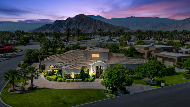79455 Briarwood, La Quinta CA: https://media.crmls.org/mediaz/6bd3f676-033b-4d33-84fc-a6bab8edad2a.jpg