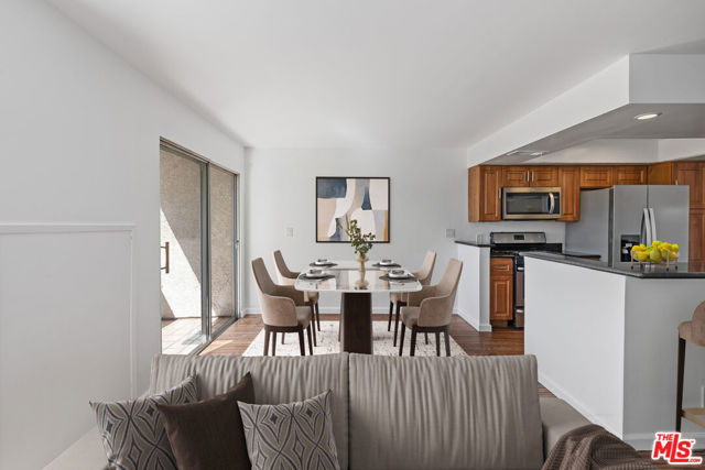 2700 Cahuenga Boulevard, Los Angeles CA: https://media.crmls.org/mediaz/6bd44e3a-f6eb-40c2-9346-c4aae2478726.jpg