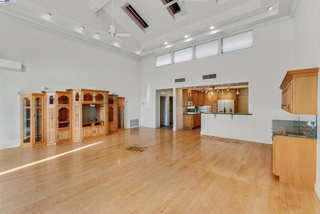 3171 Verdant Way, San Jose CA: https://media.crmls.org/mediaz/6bd46678-b748-4374-a17e-9746392bd054.jpg