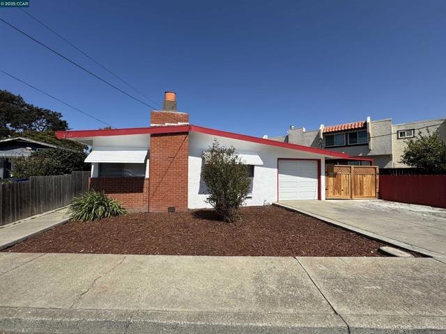 2719 Bush Ave, Richmond CA: https://media.crmls.org/mediaz/6bd4b622-2d09-49bc-a60b-3b02f74d173d.jpg