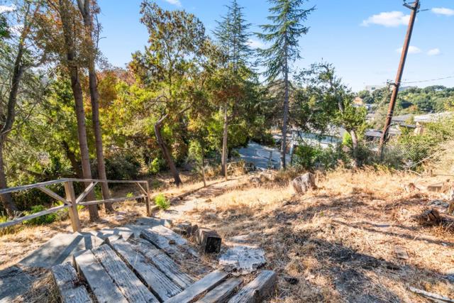 9560 Alcala Avenue, Oakland CA: https://media.crmls.org/mediaz/6bd5011f-30f7-4702-a9a6-d4b8d1f793ec.jpg