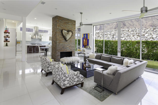 1147 Los Robles Drive, Palm Springs CA: https://media.crmls.org/mediaz/6bd57199-1c0e-4ddb-8d3a-2897da971db4.jpg