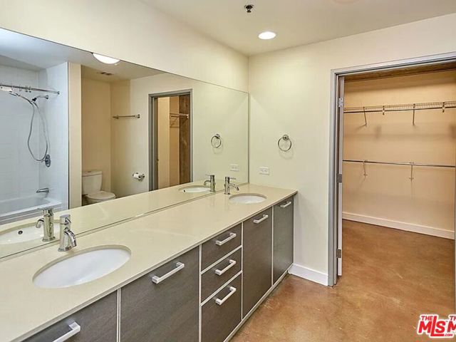 645 W 9th Street, Los Angeles CA: https://media.crmls.org/mediaz/6bd58341-226e-4e83-9746-a2536cf29f0e.jpg