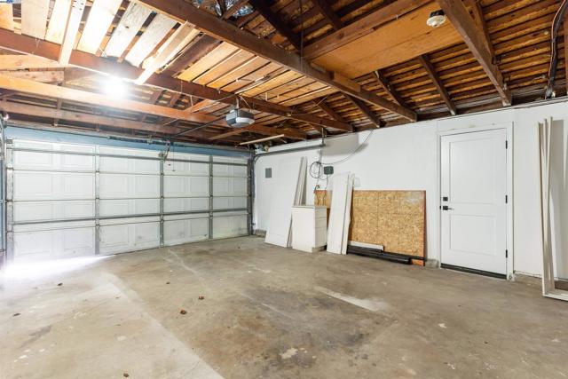 102 W 15Th St, Antioch CA: https://media.crmls.org/mediaz/6bd6585b-47fc-4a2f-8faa-7b6e034c75db.jpg