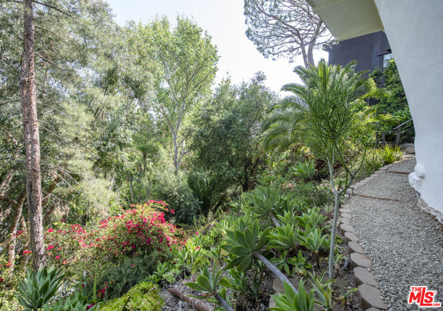 6150 Mulholland Highway, Los Angeles CA: https://media.crmls.org/mediaz/6bd6b71a-4cc0-4272-8dd7-dfa8be91609d.jpg