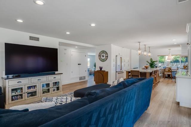 7634 Flag Lake, San Diego CA: https://media.crmls.org/mediaz/6bd6d927-5af5-425f-bd46-528a21e4174e.jpg
