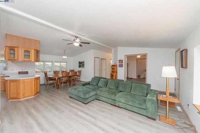 430 Bridge Rd, Douglas City CA: https://media.crmls.org/mediaz/6bd70016-46d2-4878-8af2-c9d92ffdd6de.jpg